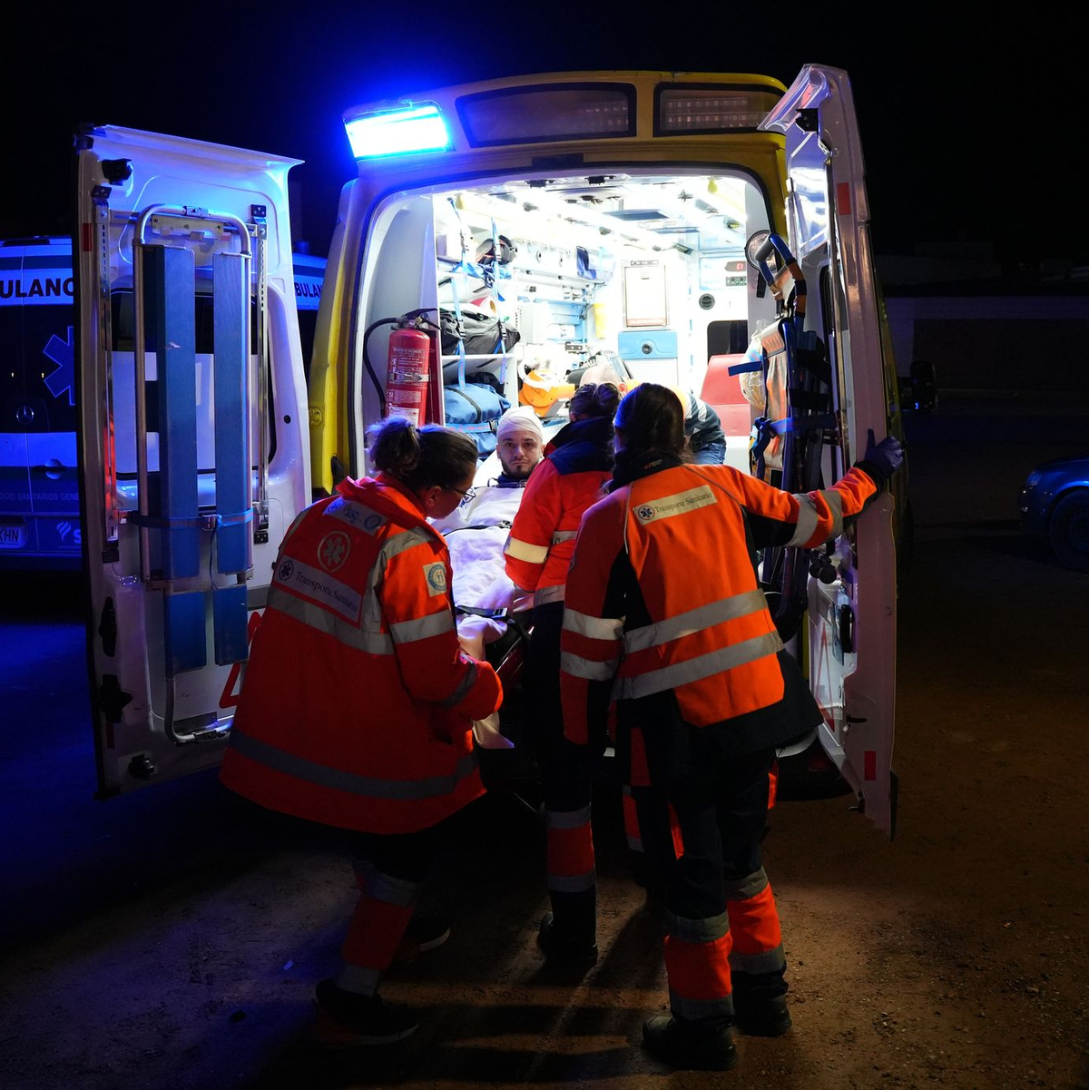 Hunderte Sanitäter, Polizisten und Feuerwehrleute waren nach dem schweren Zugunglück im Einsatz. - Foto: Francisco J. Olmo/EUROPA PRESS/dpa