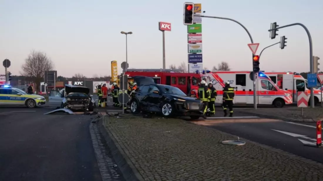 POL-ROW: ++ Schwerer Unfall an der Autobahn-Kreuzung in Bockel: Baby schwer verletzt ++ - Bild: presseportal.de