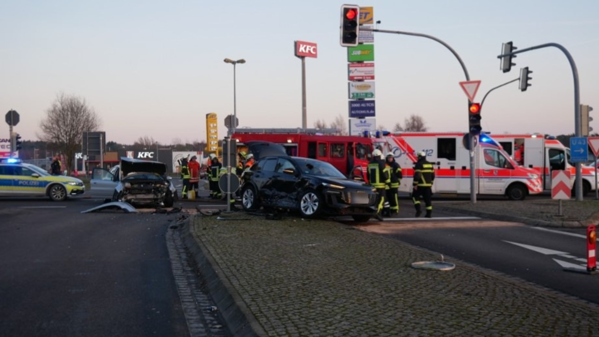 POL-ROW: ++ Schwerer Unfall an der Autobahn-Kreuzung in Bockel: Baby schwer verletzt ++ - Foto: presseportal.de