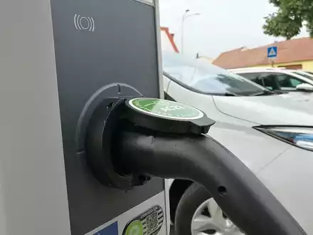 Stromtankstelle fĂŒr E-Auto (Archiv) - Foto: via dts Nachrichtenagentur
