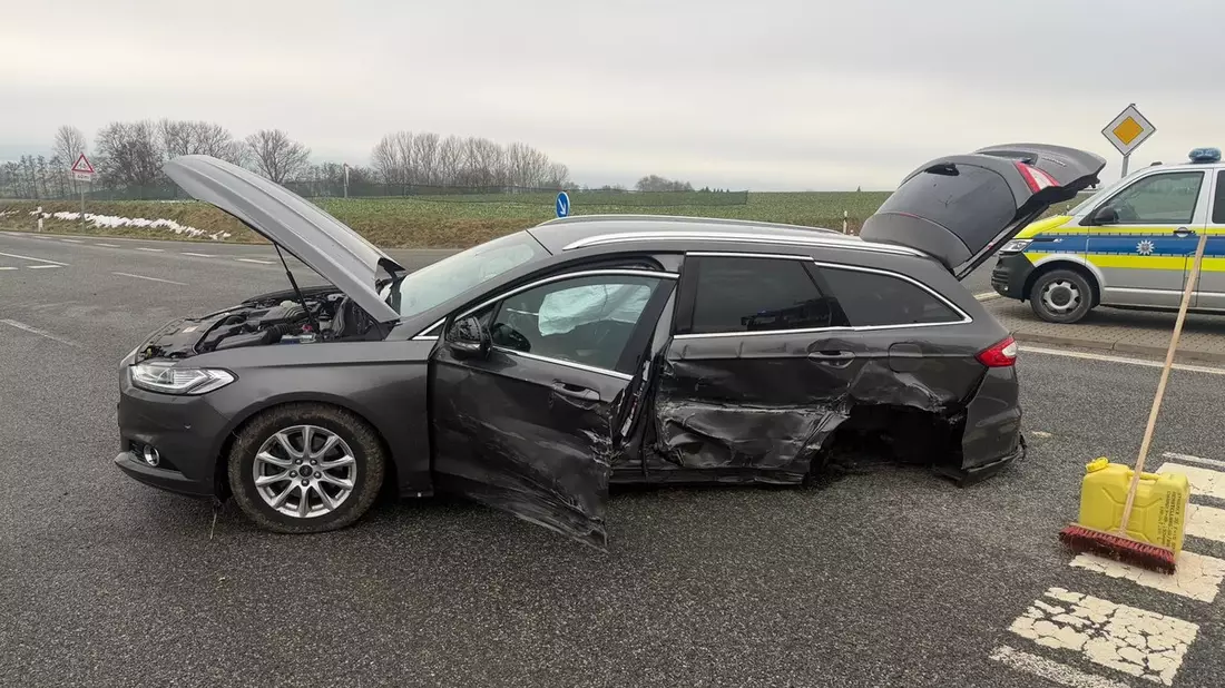 LPI-NDH: Zwei Personen nach Verkehrsunfall im Krankenhaus - Bild: presseportal.de