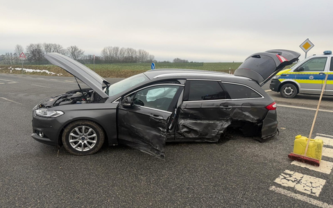 LPI-NDH: Zwei Personen nach Verkehrsunfall im Krankenhaus - Foto: presseportal.de