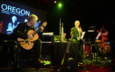 Der US-Jazzgitarrist Ralph Towner (links) ist im Alter von 85 Jahren in Rom gestorben. (Archivbild) - Foto: picture alliance / dpa Der US-Jazzgitarrist Ralph Towner (links) ist im Alter von 85 Jahren in Rom gestorben. (Archivbild) - Foto: picture alliance / dpa
