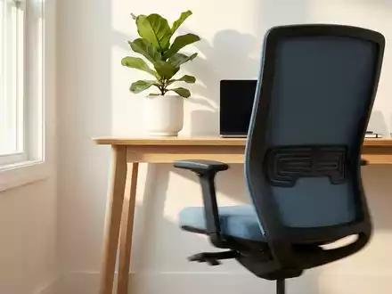 Sitz-Beinheben wird zum Büro-Fitness-Trend 2026 - Foto: über boerse-global.de