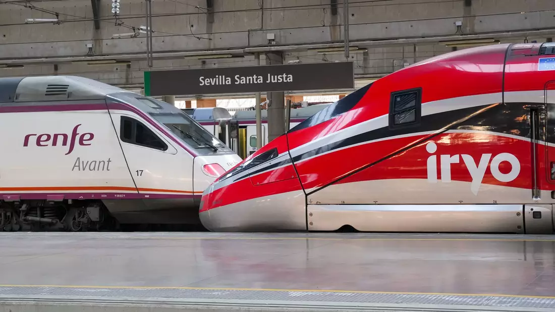 Das Unglück wurde ausgelöst, als die beiden letzten Waggons eines Zuges der italienischen Gesellschaft Iryo entgleisten und in das Nachbargleis gerieten. Ein entgegenkommender Zug der spanischen Renfe konnte nicht mehr bremsen. - Bild: Eduardo Briones/EUROPA PRESS/dpa