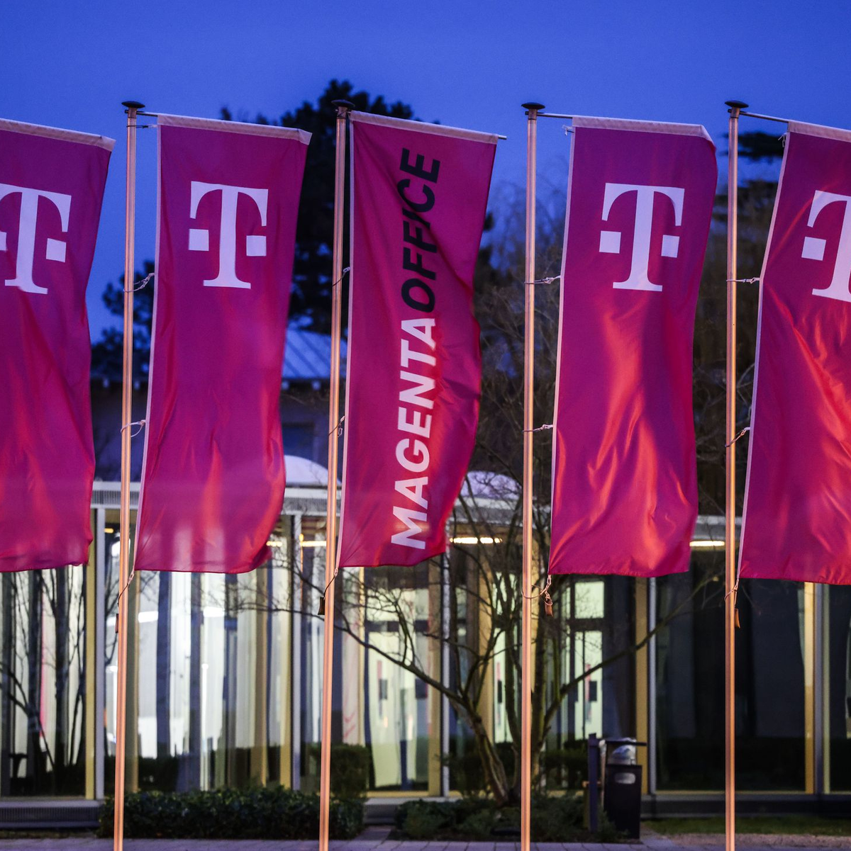 Das Konzeptpapier der Netzagentur darf als Gegenwind für die Telekom verstanden werden. - Foto: Oliver Berg/dpa