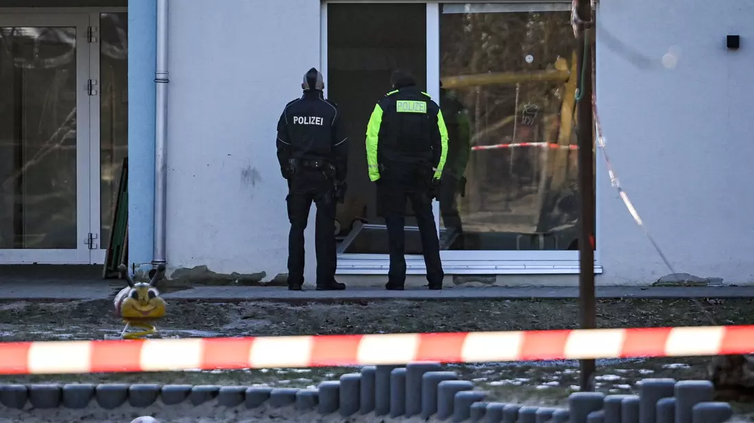 Ein Kind ist in einer Berliner Kita bei einem Unfall gestorben.  - Bild: Britta Pedersen/dpa