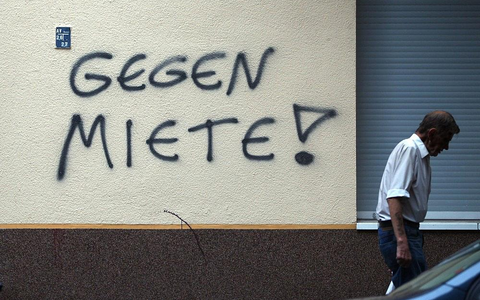 Gegen Miete-Graffiti an einer Hauswand in Berlin-Neukölln (Archiv) - Foto: via dts Nachrichtenagentur