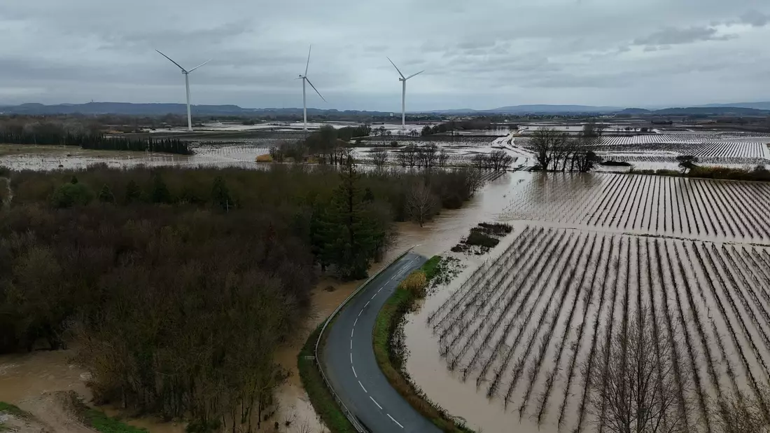 Massive Regenfälle haben in Südfrankreich für Überflutungen und Behinderungen geführt. - Bild: Lionel Bonaventure/AFP/dpa