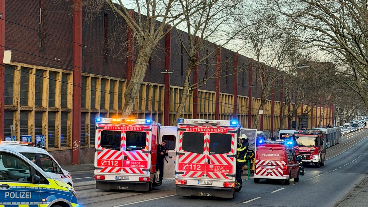 FW-BO: Zwei Verkehrsunfälle mit Bogestra-Bussen auf der Alleestraße - insgesamt acht Verletzte - Foto: presseportal.de