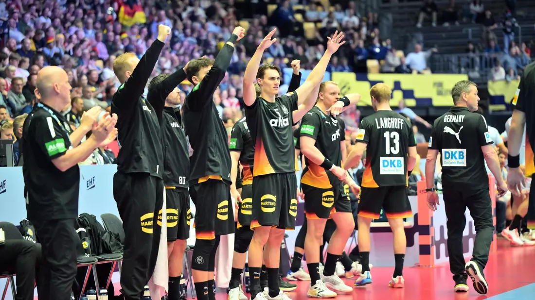 Stand enorm unter Druck: Bundestrainer Alfred Gislason. - Bild: Sina Schuldt/dpa