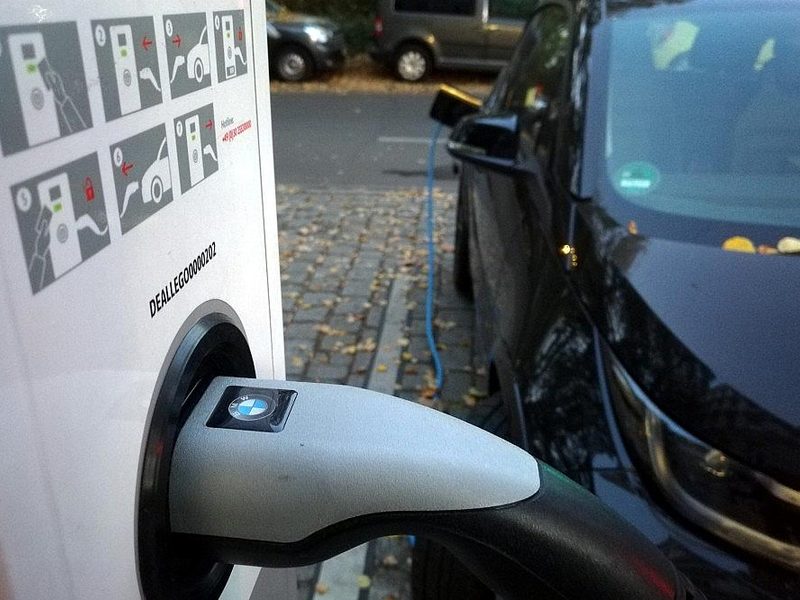 Elektroauto an einer Ladestation (Archiv) - Foto: via dts Nachrichtenagentur