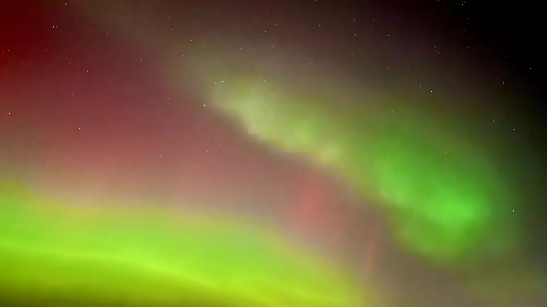 Polarlichter leuchten über Sachsen-Anhalt. - Bild: Thomas Schulz/dpa