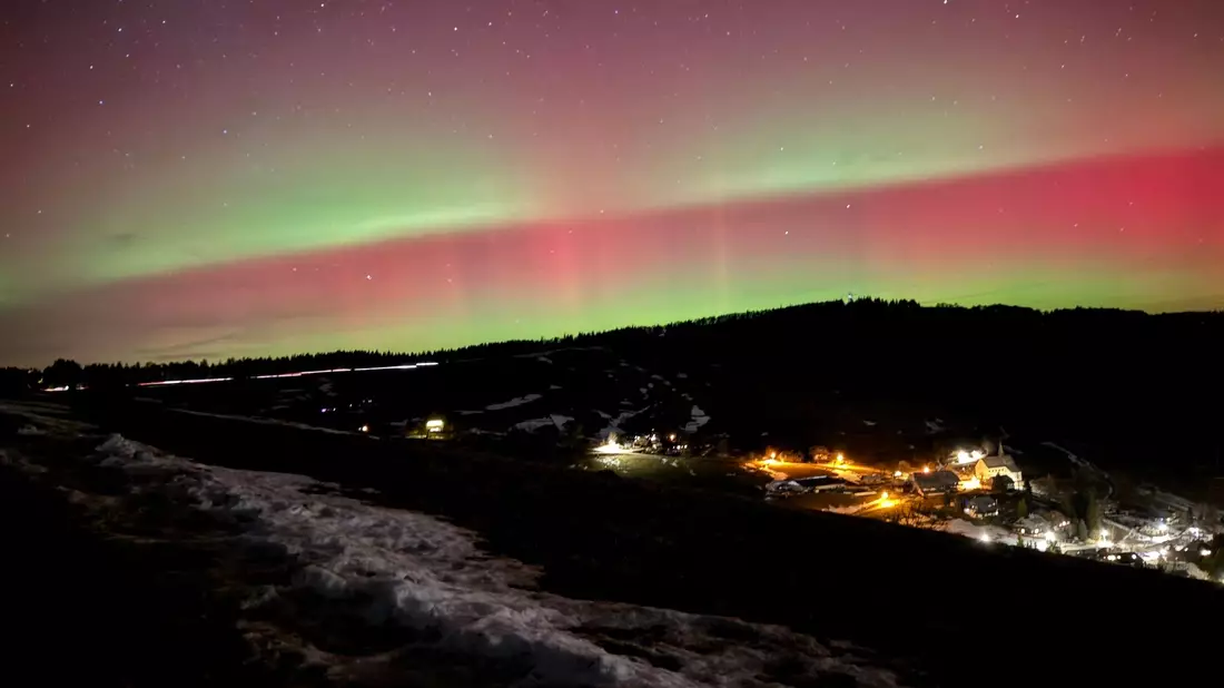 Polarlichter waren sogar in Süddeutschland zu sehen, wie hier in Baden-Württemberg. - Bild: Valentin Gensch/dpa
