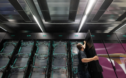 «Wenn man die Kernsysteme nicht modernisiert, redet man mit KI nur etwas schön.» (Archivbild) - Foto: Marijan Murat/dpa