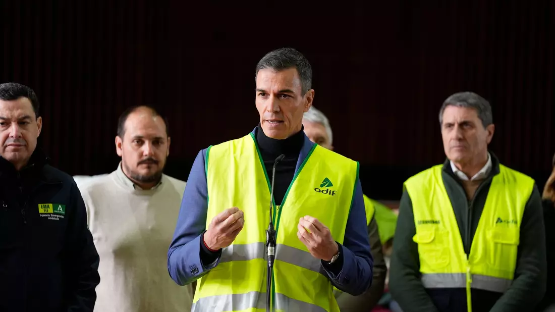 Sánchez rief eine dreitägige Staatstrauer aus. - Bild: Joaquin Corchero/EUROPA PRESS/dpa