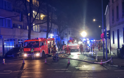 FW Düren: Feuerwehr Düren löscht Brand in einem Wohngebäude im Stadtteil Birkesdorf - Foto: presseportal.de