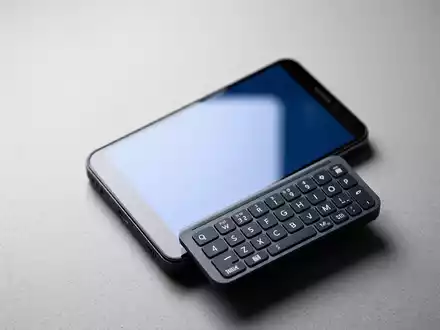 Clicks und Unihertz: Das Revival der Handy-Tastatur - Foto: über boerse-global.de