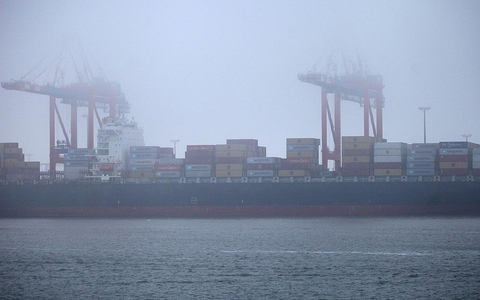 Containerschiff in Wilhelmshaven (Archiv) - Foto: via dts Nachrichtenagentur