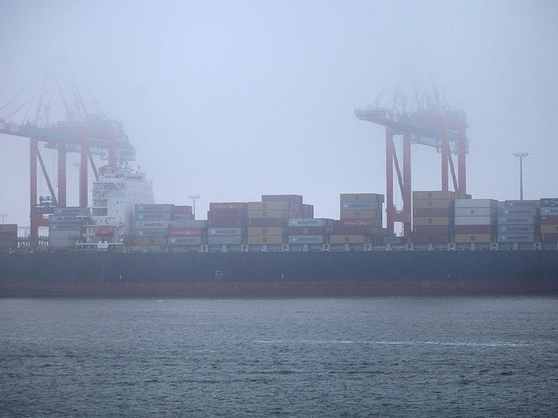 Containerschiff in Wilhelmshaven (Archiv) - Foto: via dts Nachrichtenagentur