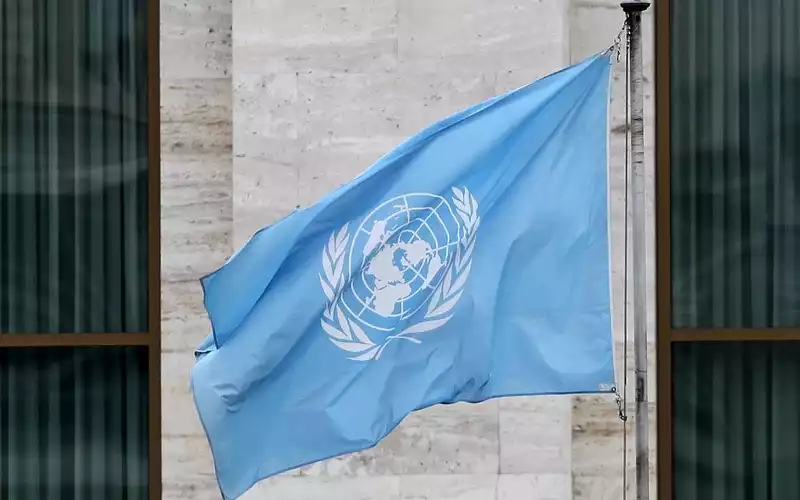 Fahne vor den Vereinten Nationen (UN) (Archiv) - Foto: via dts Nachrichtenagentur