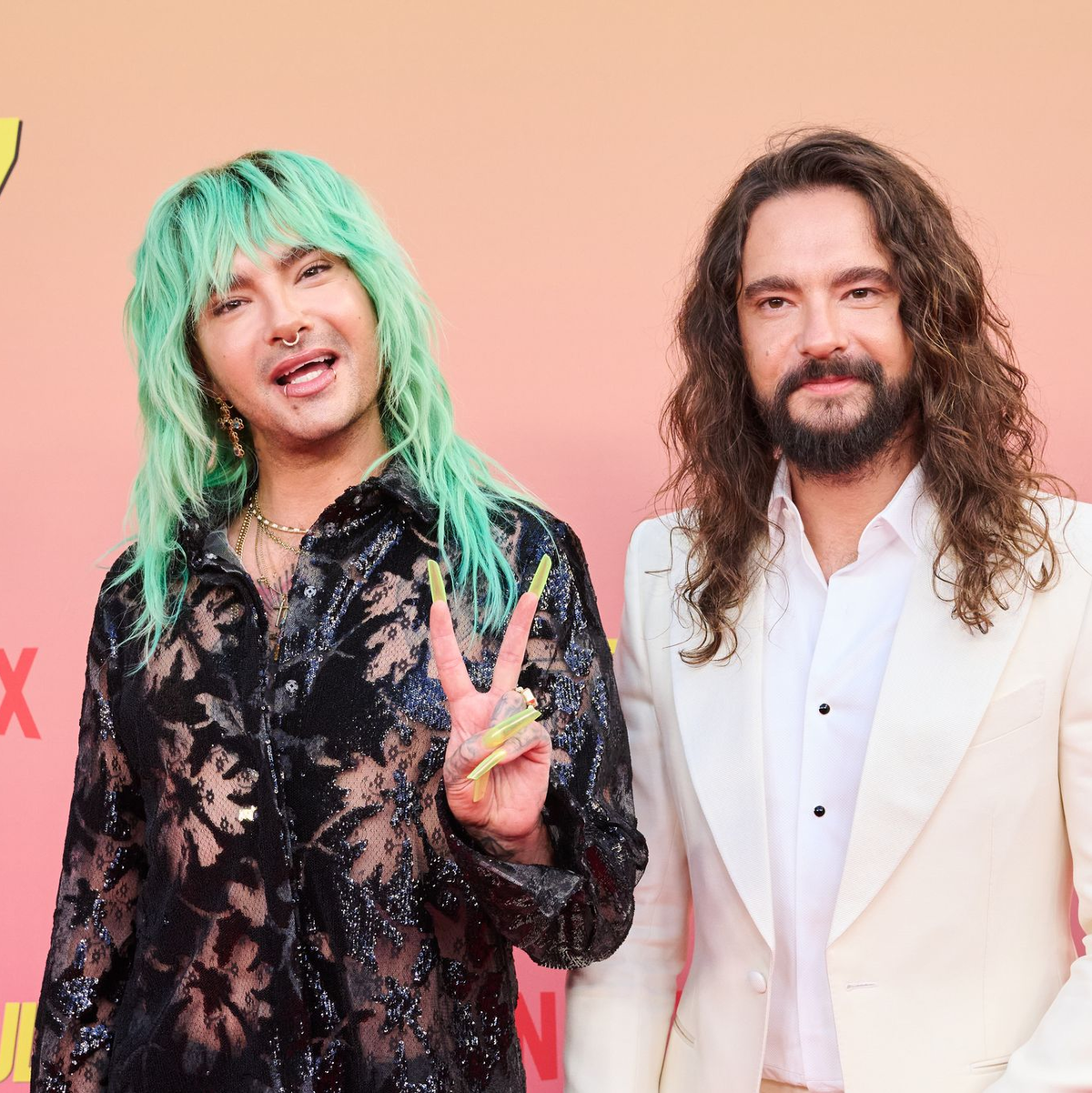 Nicht nur Musiker: Bill und Tom Kaulitz sind längst auch Moderatoren.  - Foto: Annette Riedl/dpa