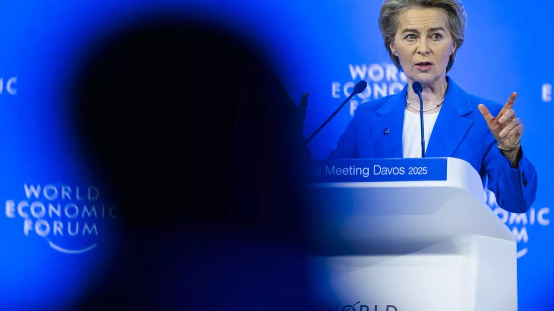 «Uns in eine Abwärtsspirale zu stürzen, würde nur genau den Gegnern helfen, die wir doch beide möglichst von unseren strategischen Interessengebieten fernhalten wollen», mahnt Kommissionspräsidentin Ursula von der Leyen. (Archivbild) - Bild: Laurent Gillieron/KEYSTONE/dpa