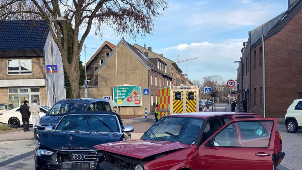 POL-AC: Verkehrsunfall im Nordkreis - Autofahrer ohne Führerschein unterwegs - Foto: presseportal.de
