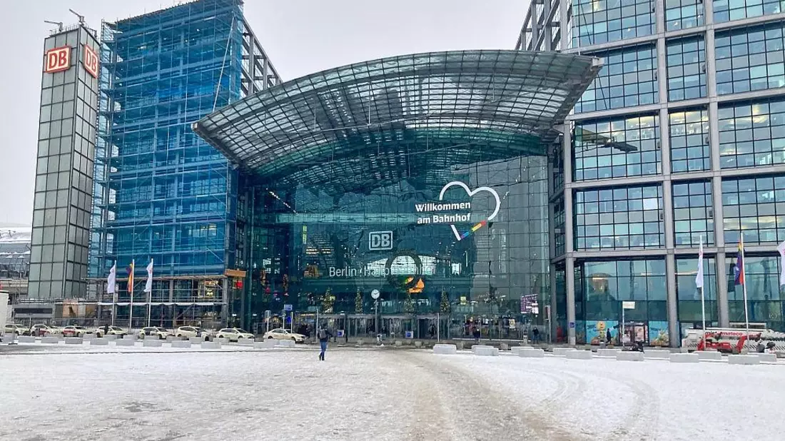 Schnee am Berliner Hauptbahnhof - Bild: via dts Nachrichtenagentur