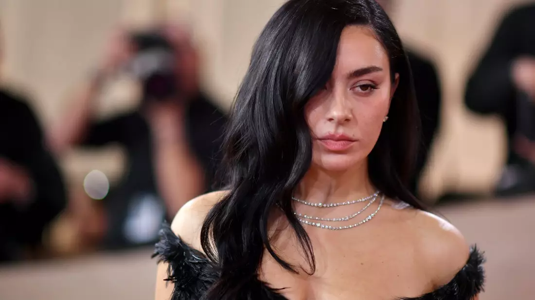 Für Fantrubel dürfte Popstar Charli xcx («Brat») sorgen (Archivbild). - Bild: Richard Shotwell/Invision/AP/dpa