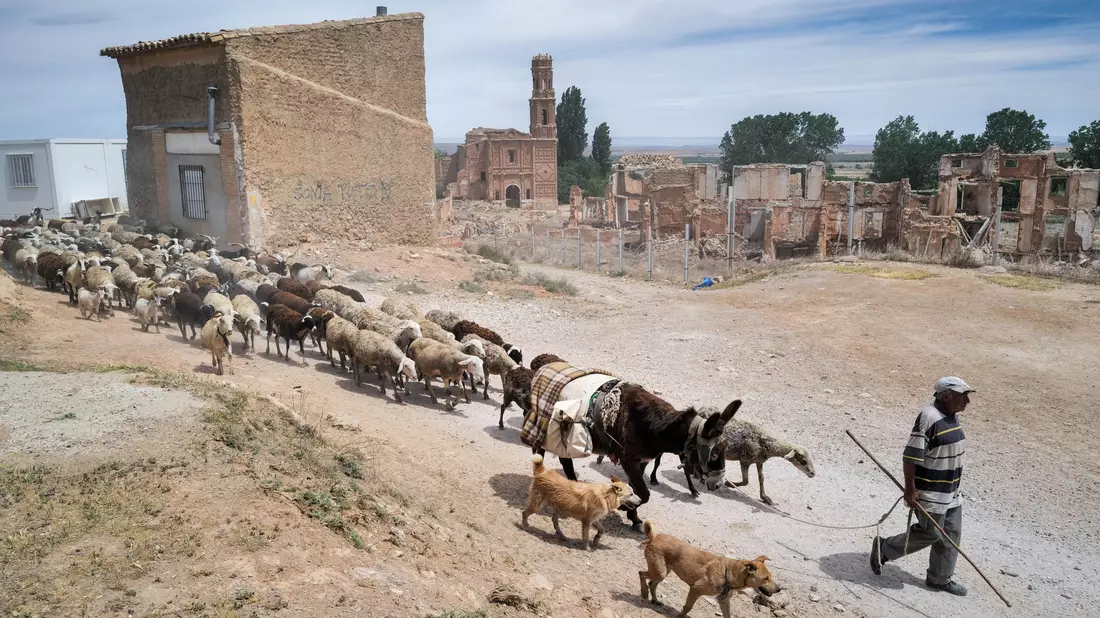 Forscher empfehlen etwa strengeren Schutz von Feuchtgebieten, Begrenzung der Grundwasserentnahme und den Umbau wasserintensiver Wirtschaftssektoren. - Bild: Fabián Simón/EUROPA PRESS/dpa