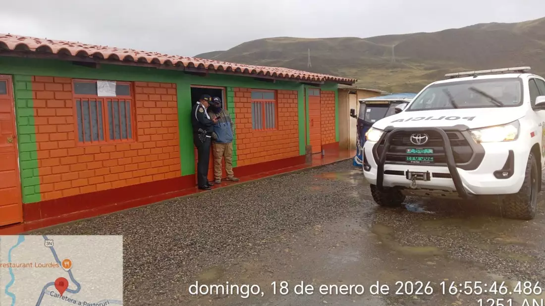 Laut lokalen Medienberichten hatte sich der junge Mann während eines plötzlichen Unwetters in ein Zelt zurückgezogen und wurde dabei offenbar von einem Blitz getroffen.  - Bild: ---/Policía de Turismo de Huaraz/dpa