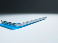 Apple plant iPhone Air 2 noch für 2026 trotz Startschwierigkeiten - Foto: über boerse-global.de