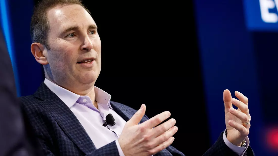 Amazon-Chef Jassy sieht Einzelhändler durch Trumps Zölle in der Zwickmühle. (Archivbild)  - Bild: Patrick Fallon/ZUMA Wire/dpa