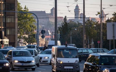 In Nürnberg gab es 2025 besonders starke Staus im inneren Stadtbereich. (Archivbild) - Foto: Daniel Karmann/dpa