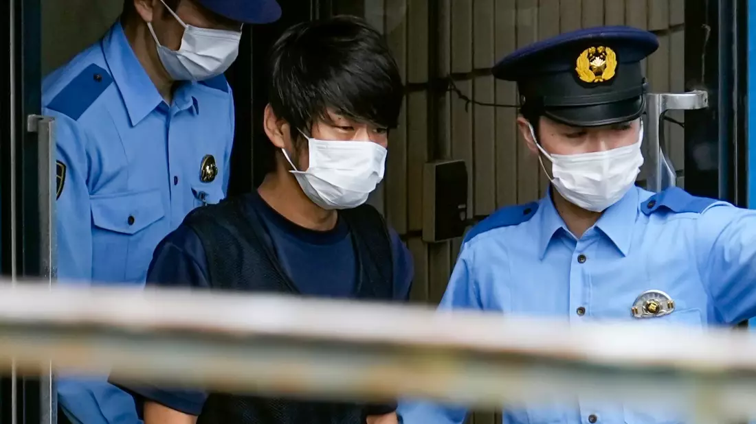 Yamagami hat gestanden, Abe mit einer selbstgebauten Schusswaffe während einer Wahlkampfrede erschossen zu haben. (Archivbild) - Bild: Nobuki Ito/Kyodo News/AP/dpa