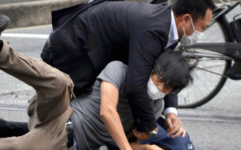 Der Attentäter wurde direkt nach der Tat überwältigt. (Archivbild) - Foto: Katsuhiko Hirano/Yomiuri Shimbun/AP/dpa