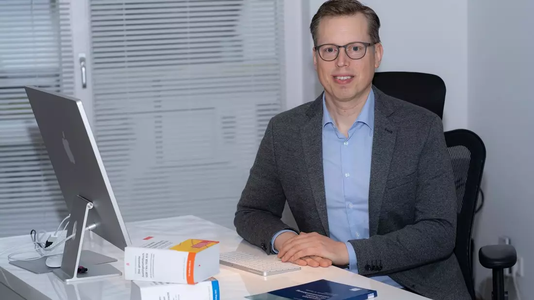 Sven Bruns zeigt: Mit 3 Tipps zur optimalen privaten Krankenversicherung für Beamtenanwärter - Bild: presseportal.de