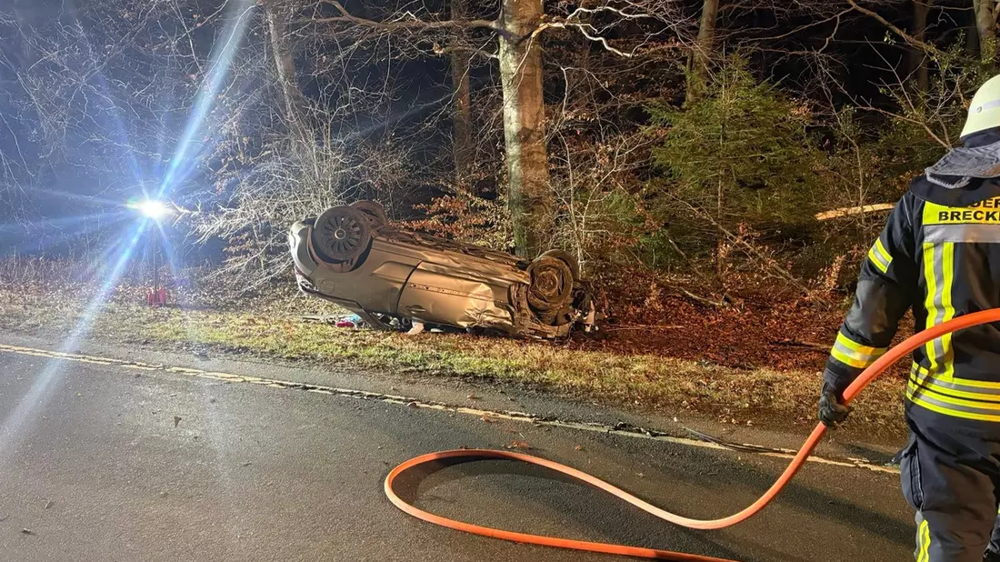 FW-EN: Verkehrsunfall L528 und Landeplatzsicherung Rettungshubschrauber - Bild: presseportal.de