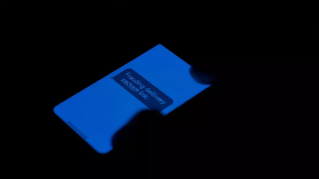 Smishing-Welle: Betrüger fälschen Paket-SMS von DHL & Co. - Bild: über boerse-global.de