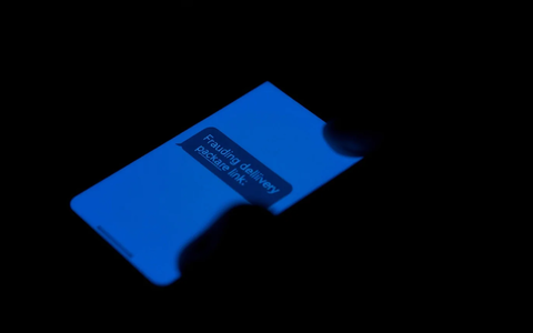 Smishing-Welle: Betrüger fälschen Paket-SMS von DHL & Co. - Foto: über boerse-global.de