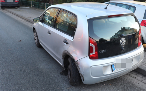 POL-HX: 20-Jähriger fährt auf geparkten Pkw - Foto: presseportal.de