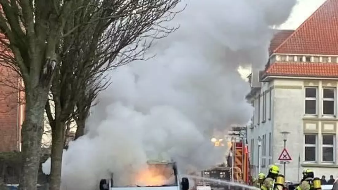 POL-CUX: PKW Brand in Cuxhaven (Foto im Anhang) - Bild: presseportal.de