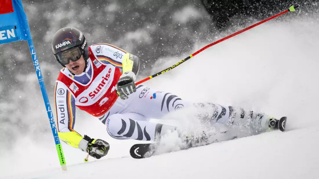 Kommt als Nachrücker doch noch zu Olympia: Skirennfahrer Anton Grammel. (Archivbild) - Bild: Anthony Anex/KEYSTONE/dpa