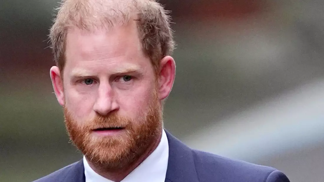 Prinz Harry ist einen Tag früher als erwartet in den Zeugenstand getreten. - Bild: James Manning/PA Wire/dpa