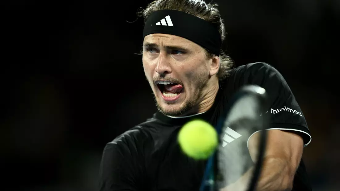 Carlos Alcaraz steht in Melbourne im Achtelfinale. - Bild: Joel Carrett/AAP/dpa