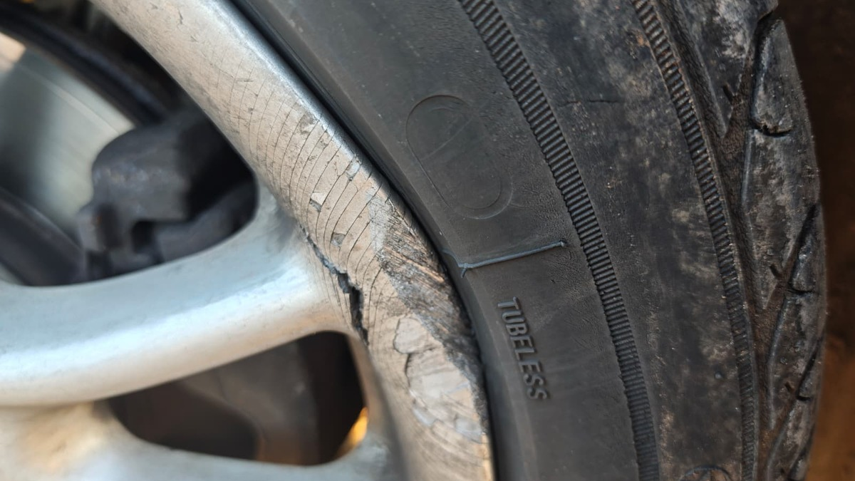 POL-LG: ++ Handgemenge im Umfeld von Versammlung - Polizei ermittelt ++ Einbruch in Bauwagen ++ Aufgrund eines Ausweichmanövers mit Leitplanke kollidiert ++ Sattelzug kollidiert mit Bäumen ++ - Foto: presseportal.de