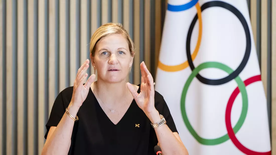 Ringt um eine Haltung zu US-Präsident Trump: IOC-Chefin Kirsty Coventry. (Archivbild) - Bild: Jean-Christophe Bott/KEYSTONE/dpa