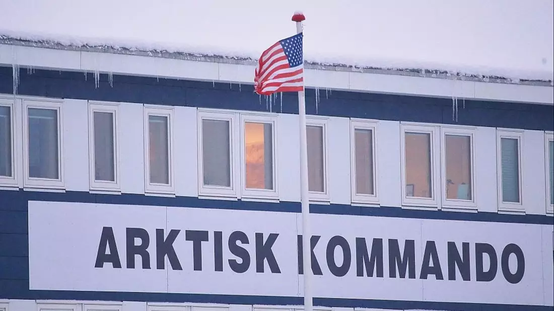 US-Fahne am Hauptquartier des Arktisk Kommando auf Grönland - Bild: via dts Nachrichtenagentur