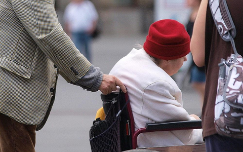 Seniorin im Rollstuhl (Archiv) - Foto: via dts Nachrichtenagentur